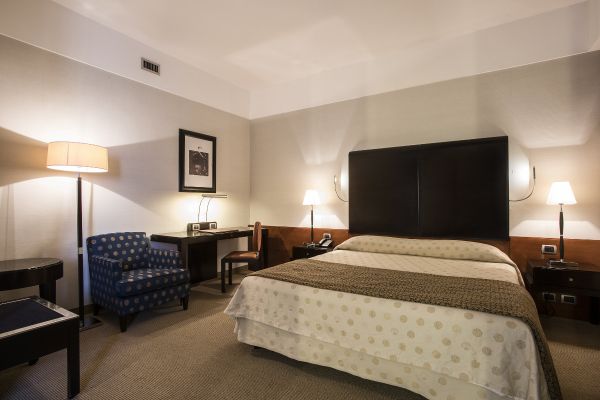 FlyOn Hotel & Conference Center (Bologna)
